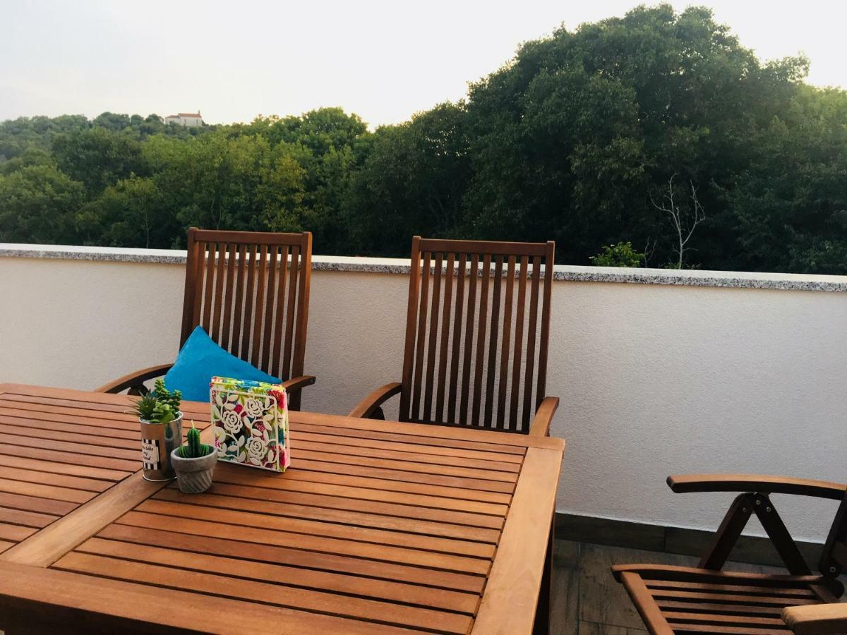 Apartments Mario Малинска Экстерьер фото