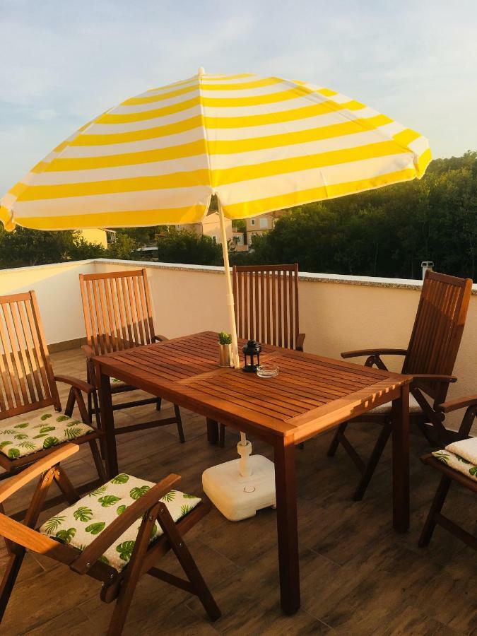 Apartments Mario Малинска Экстерьер фото
