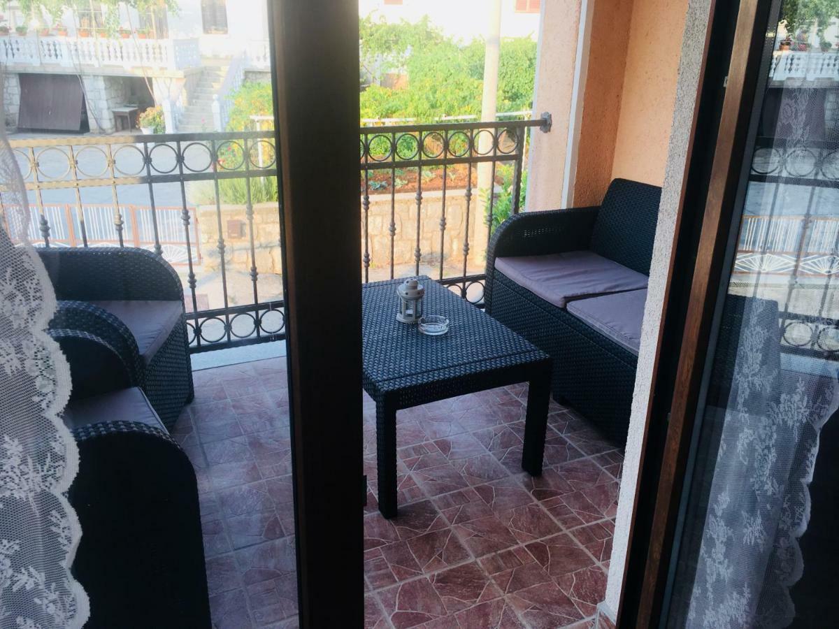 Apartments Mario Малинска Экстерьер фото