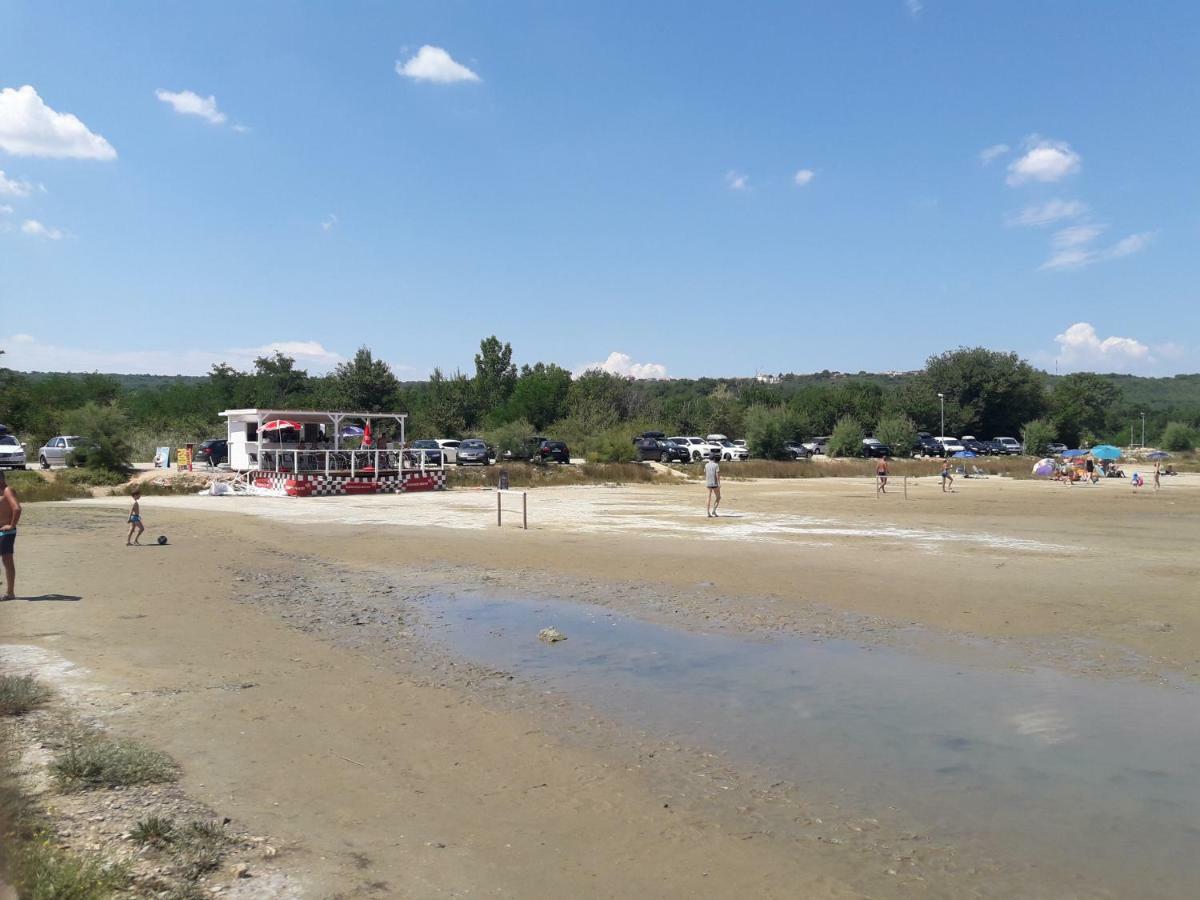 Apartments Mario Малинска Экстерьер фото