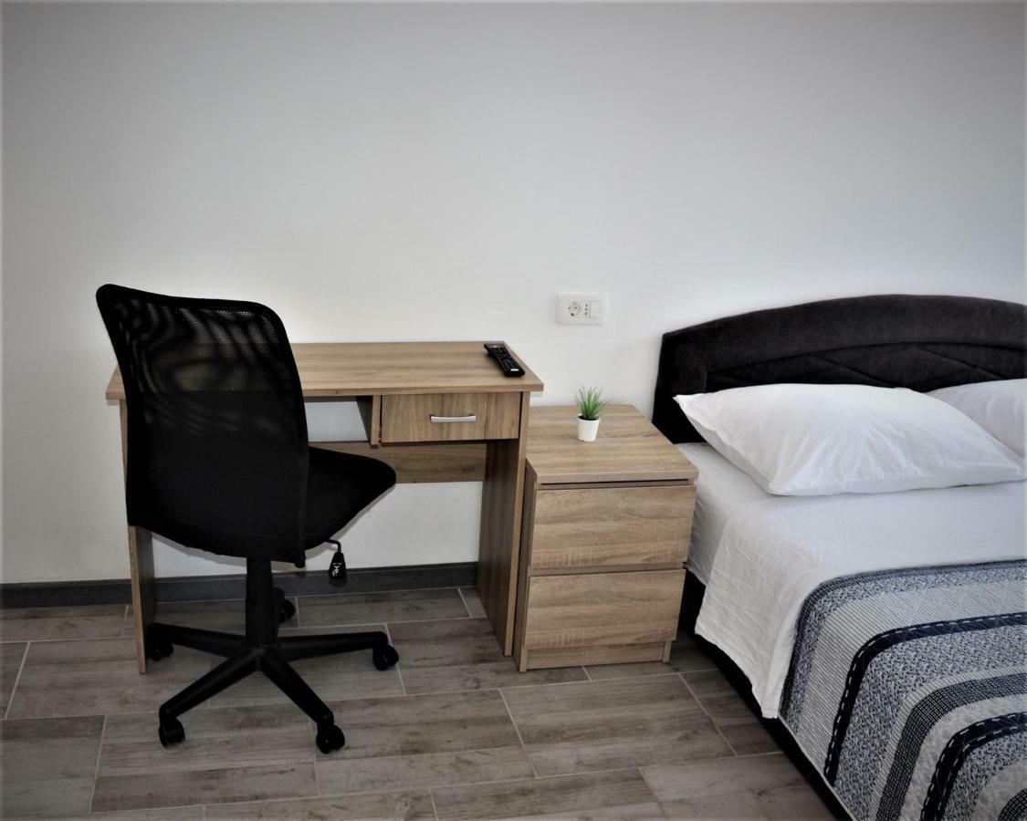 Apartments Mario Малинска Экстерьер фото