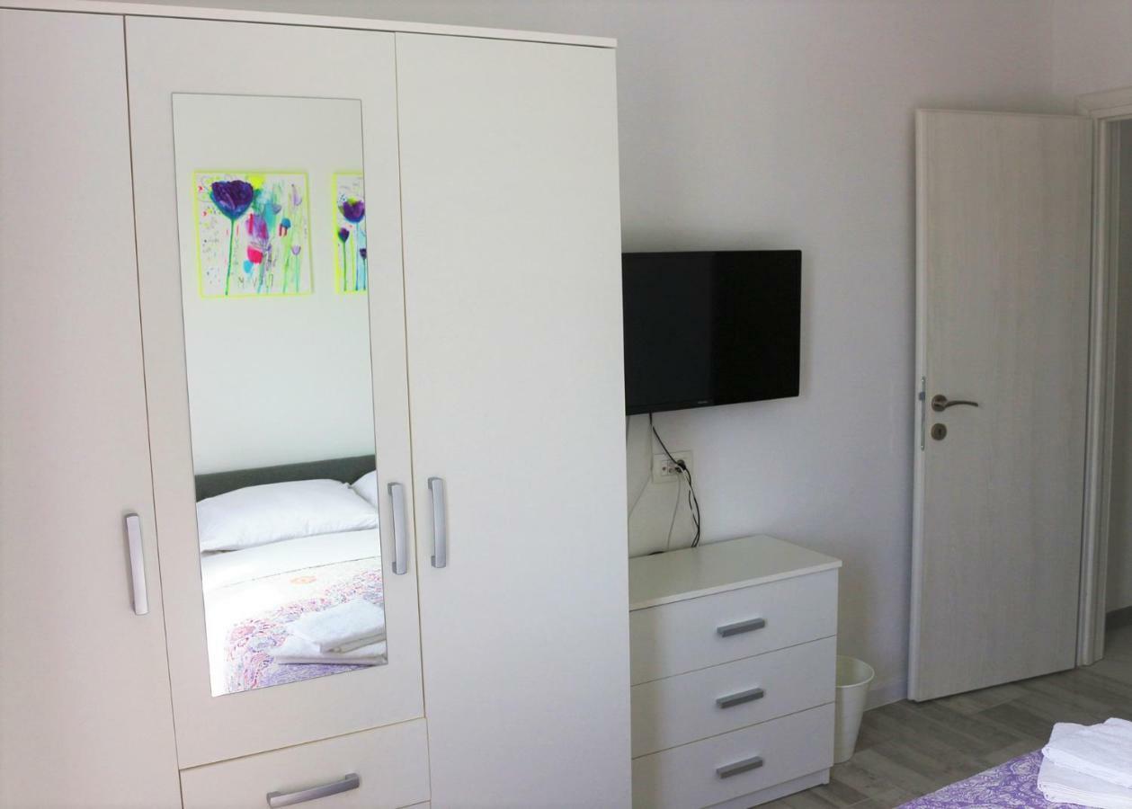 Apartments Mario Малинска Экстерьер фото