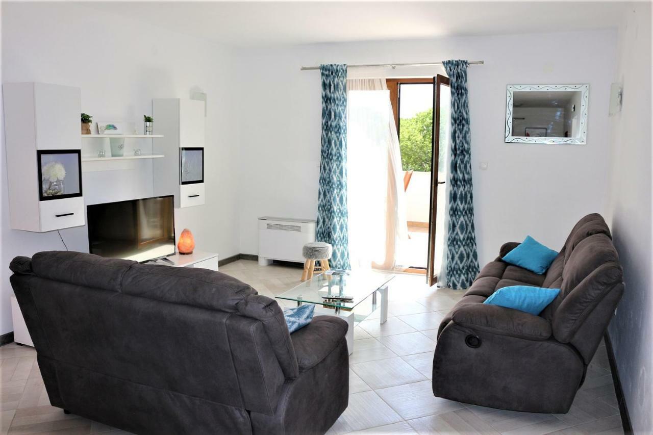 Apartments Mario Малинска Экстерьер фото