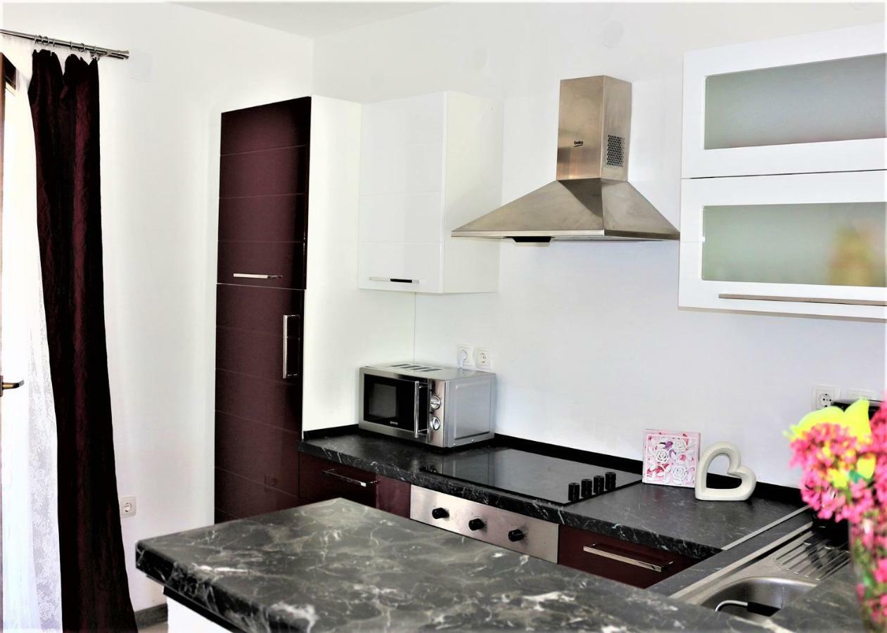 Apartments Mario Малинска Экстерьер фото