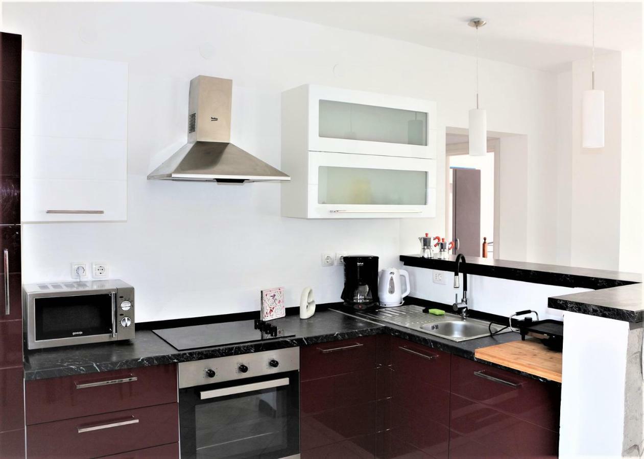 Apartments Mario Малинска Экстерьер фото