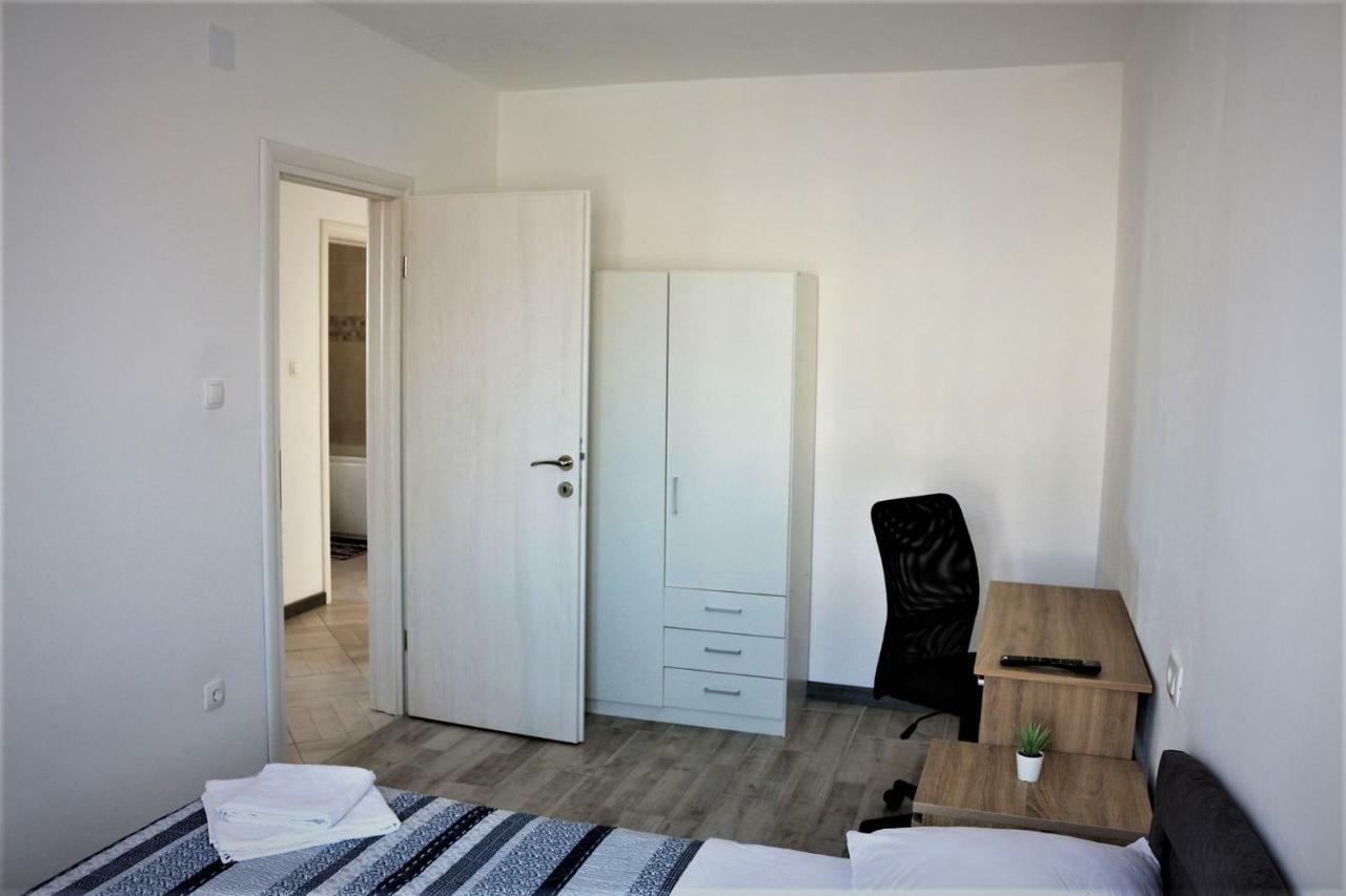 Apartments Mario Малинска Экстерьер фото