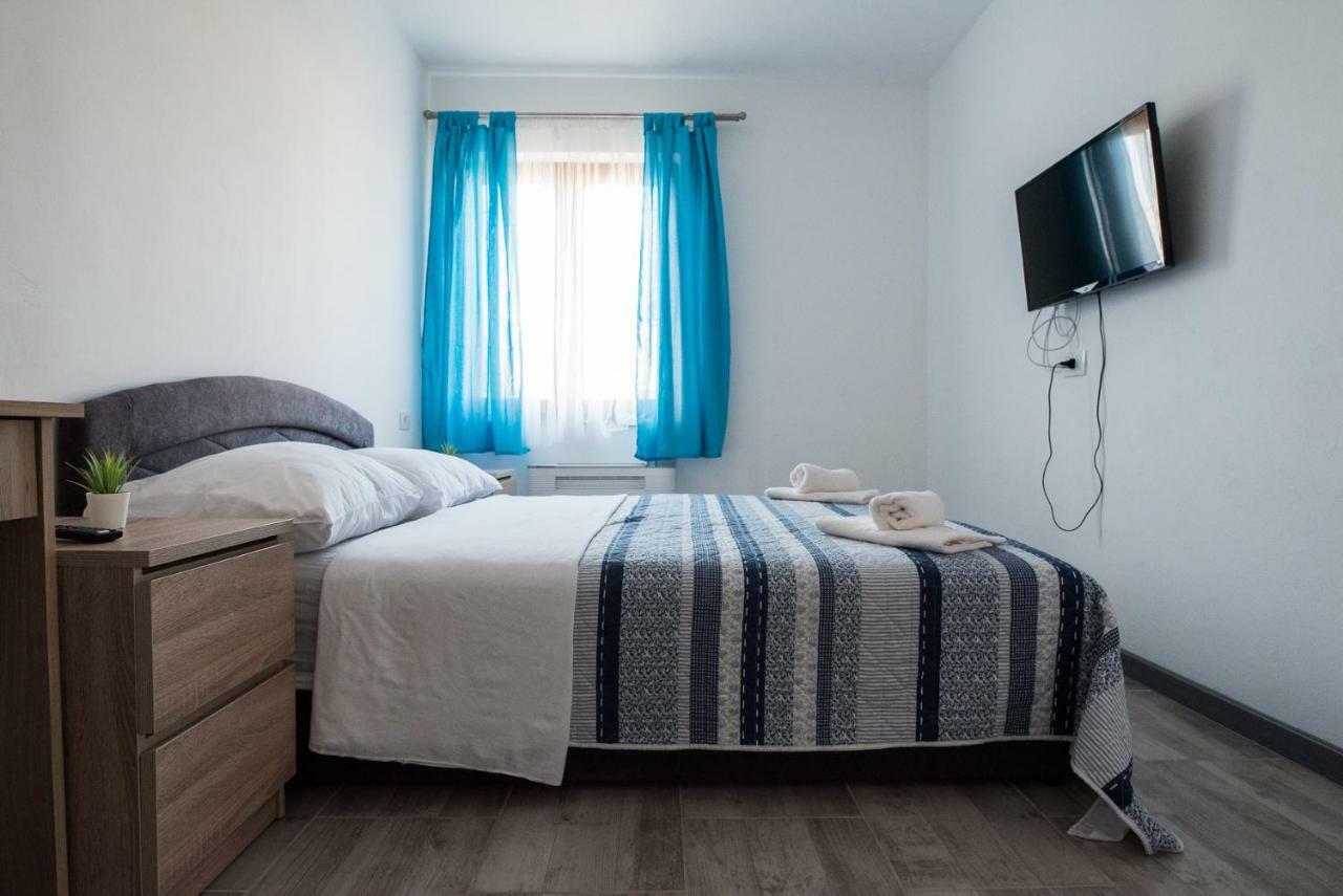 Apartments Mario Малинска Экстерьер фото