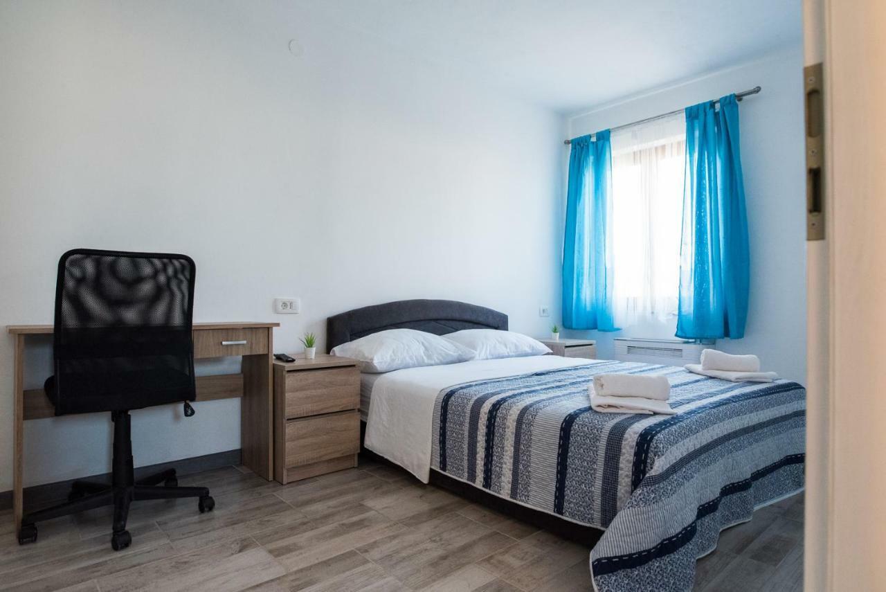 Apartments Mario Малинска Экстерьер фото