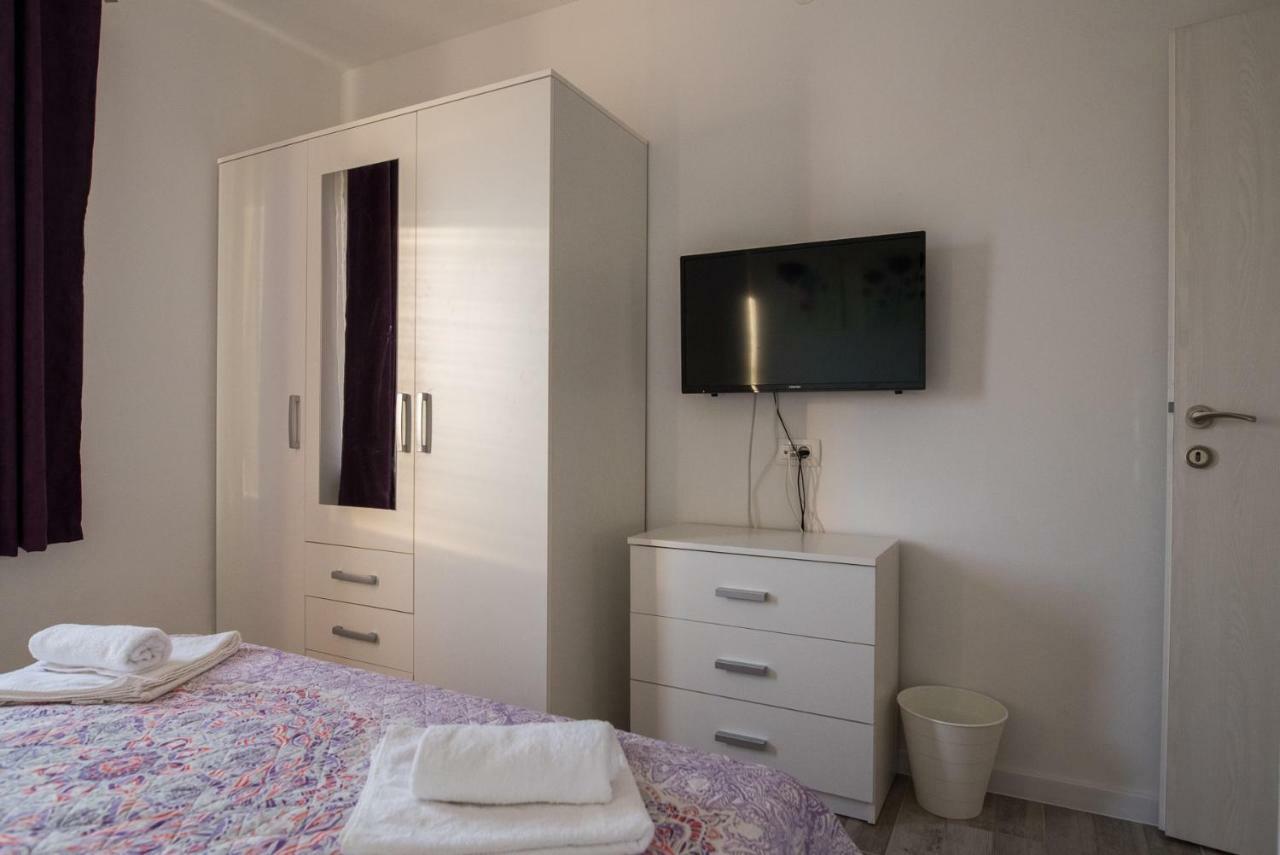 Apartments Mario Малинска Экстерьер фото